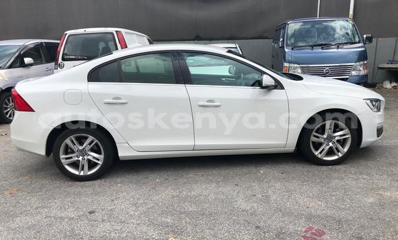 Oofamaa Volvo S60 White Makiinaa iti Mombasa keessatti Coastal Kenya keessatti