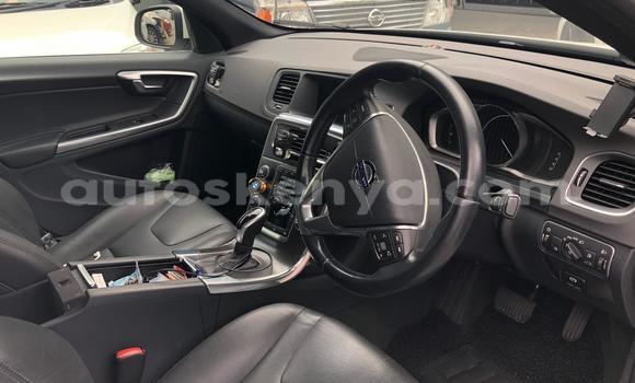 Oofamaa Volvo S60 White Makiinaa iti Mombasa keessatti Coastal Kenya keessatti Oofamaa Volvo S60 White Makiinaa iti Mombasa keessatti Coastal Kenya keessatti