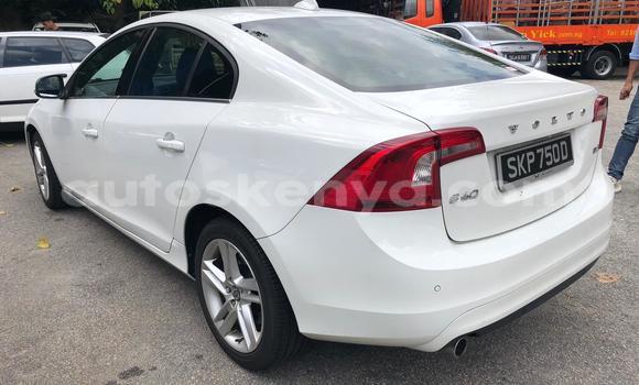 Oofamaa Volvo S60 White Makiinaa iti Mombasa keessatti Coastal Kenya keessatti Oofamaa Volvo S60 White Makiinaa iti Mombasa keessatti Coastal Kenya keessatti