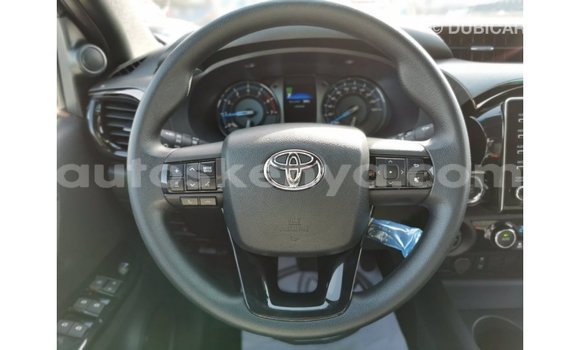 Nunua Imported Toyota Hilux Nyeusi Gari ndani ya Import - Dubai nchini Kati Kenya Nunua Imported Toyota Hilux Nyeusi Gari ndani ya Import - Dubai nchini Kati Kenya