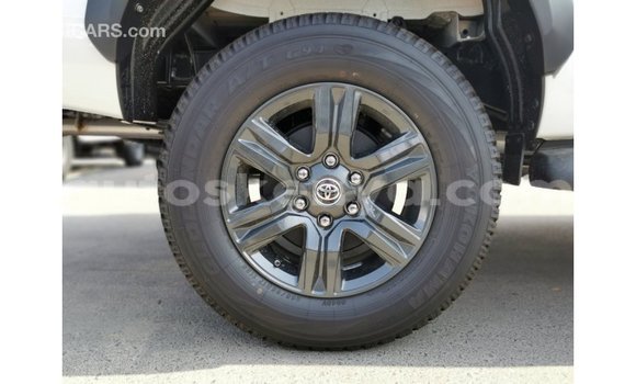 Nunua Imported Toyota Hilux Nyeupe Gari ndani ya Import - Dubai nchini Kati Kenya Nunua Imported Toyota Hilux Nyeupe Gari ndani ya Import - Dubai nchini Kati Kenya