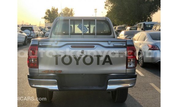 Nunua Imported Toyota Hilux Nyeupe Gari ndani ya Import - Dubai nchini Kati Kenya Nunua Imported Toyota Hilux Nyeupe Gari ndani ya Import - Dubai nchini Kati Kenya