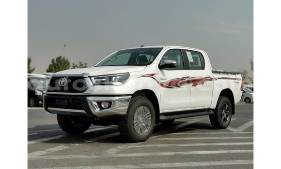 Nunua Imported Toyota Hilux Nyeupe Gari ndani ya Import - Dubai nchini Kati Kenya Nunua Imported Toyota Hilux Nyeupe Gari ndani ya Import - Dubai nchini Kati Kenya