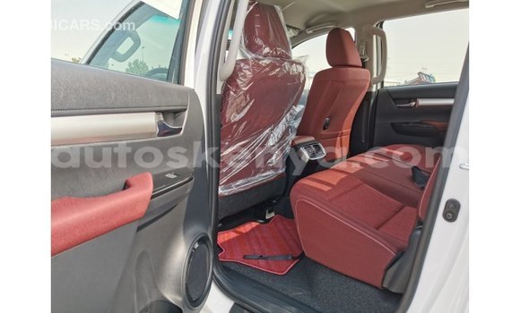 Nunua Imported Toyota Hilux Nyeupe Gari ndani ya Import - Dubai nchini Kati Kenya Nunua Imported Toyota Hilux Nyeupe Gari ndani ya Import - Dubai nchini Kati Kenya