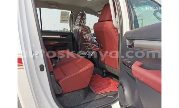 Nunua Imported Toyota Hilux Nyeupe Gari ndani ya Import - Dubai nchini Kati Kenya Nunua Imported Toyota Hilux Nyeupe Gari ndani ya Import - Dubai nchini Kati Kenya