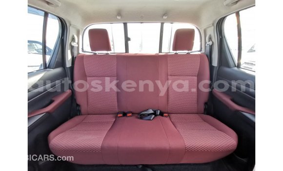 Imported Toyota Hilux White Makiinaa iti Import - Dubai keessatti Central Kenya keessatti Imported Toyota Hilux White Makiinaa iti Import - Dubai keessatti Central Kenya keessatti