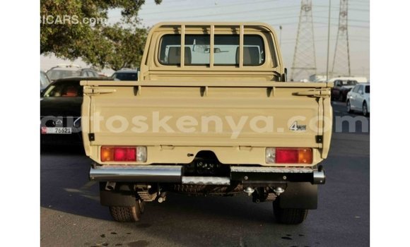 Imported Toyota Land Cruiser Beige Makiinaa iti Import - Dubai keessatti Central Kenya keessatti Imported Toyota Land Cruiser Beige Makiinaa iti Import - Dubai keessatti Central Kenya keessatti