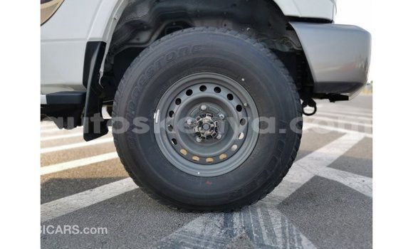 Buy Import Toyota Land Cruiser White Car in Import - Dubai in Central Kenya Buy Import Toyota Land Cruiser White Car in Import - Dubai in Central Kenya