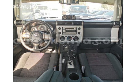 Buy Import Toyota FJ Cruiser Beige Car in Import - Dubai in Central Kenya Buy Import Toyota FJ Cruiser Beige Car in Import - Dubai in Central Kenya