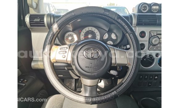 Buy Import Toyota FJ Cruiser Beige Car in Import - Dubai in Central Kenya Buy Import Toyota FJ Cruiser Beige Car in Import - Dubai in Central Kenya