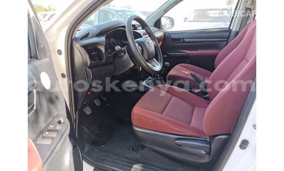 Nunua Imported Toyota Hilux Nyeupe Gari ndani ya Import - Dubai nchini Kati Kenya Nunua Imported Toyota Hilux Nyeupe Gari ndani ya Import - Dubai nchini Kati Kenya