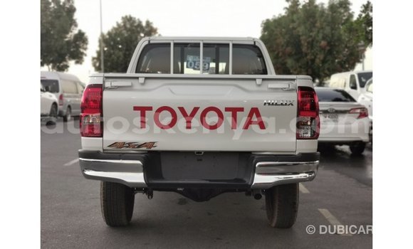 Imported Toyota Hilux White Makiinaa iti Import - Dubai keessatti Central Kenya keessatti Imported Toyota Hilux White Makiinaa iti Import - Dubai keessatti Central Kenya keessatti
