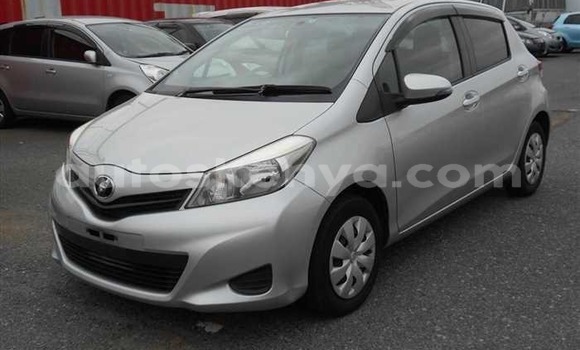 Oofamaa Toyota Vitz Silver Makiinaa iti Mombasa keessatti Coastal Kenya keessatti Oofamaa Toyota Vitz Silver Makiinaa iti Mombasa keessatti Coastal Kenya keessatti