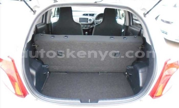 Oofamaa Toyota Vitz Silver Makiinaa iti Mombasa keessatti Coastal Kenya keessatti Oofamaa Toyota Vitz Silver Makiinaa iti Mombasa keessatti Coastal Kenya keessatti