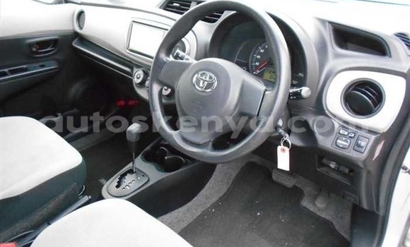 Oofamaa Toyota Vitz Silver Makiinaa iti Mombasa keessatti Coastal Kenya keessatti Oofamaa Toyota Vitz Silver Makiinaa iti Mombasa keessatti Coastal Kenya keessatti