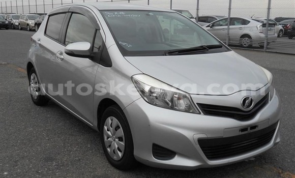 Oofamaa Toyota Vitz Silver Makiinaa iti Mombasa keessatti Coastal Kenya keessatti Oofamaa Toyota Vitz Silver Makiinaa iti Mombasa keessatti Coastal Kenya keessatti