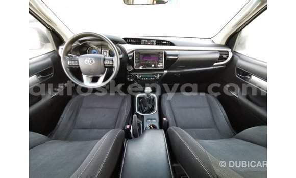 Imported Toyota Hilux White Makiinaa iti Import - Dubai keessatti Central Kenya keessatti Imported Toyota Hilux White Makiinaa iti Import - Dubai keessatti Central Kenya keessatti