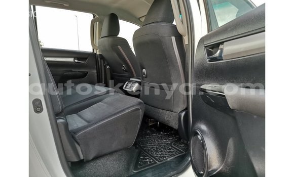 Imported Toyota Hilux White Makiinaa iti Import - Dubai keessatti Central Kenya keessatti Imported Toyota Hilux White Makiinaa iti Import - Dubai keessatti Central Kenya keessatti