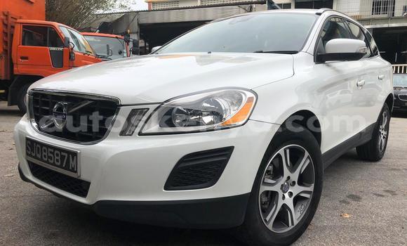 Oofamaa Volvo XC60 White Makiinaa iti Mombasa keessatti Coastal Kenya keessatti