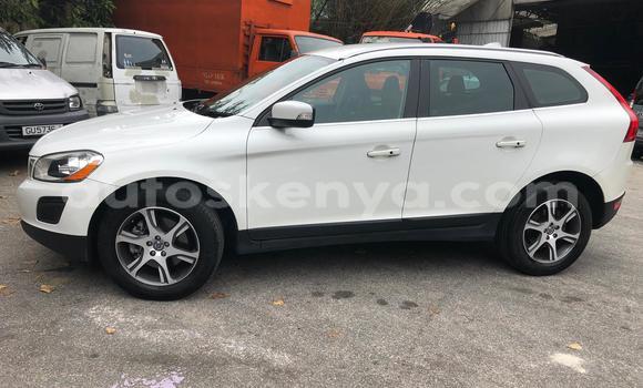 Oofamaa Volvo XC60 White Makiinaa iti Mombasa keessatti Coastal Kenya keessatti Oofamaa Volvo XC60 White Makiinaa iti Mombasa keessatti Coastal Kenya keessatti