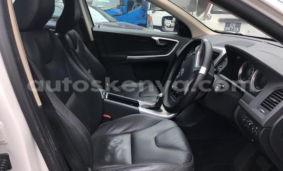 Oofamaa Volvo XC60 White Makiinaa iti Mombasa keessatti Coastal Kenya keessatti Oofamaa Volvo XC60 White Makiinaa iti Mombasa keessatti Coastal Kenya keessatti