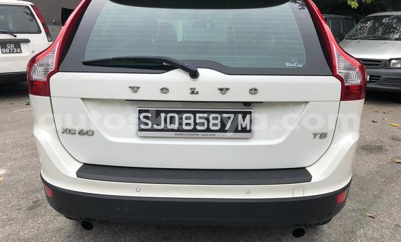 Oofamaa Volvo XC60 White Makiinaa iti Mombasa keessatti Coastal Kenya keessatti Oofamaa Volvo XC60 White Makiinaa iti Mombasa keessatti Coastal Kenya keessatti