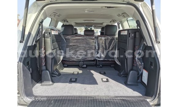 Buy Import Toyota Land Cruiser White Car in Import - Dubai in Central Kenya Buy Import Toyota Land Cruiser White Car in Import - Dubai in Central Kenya