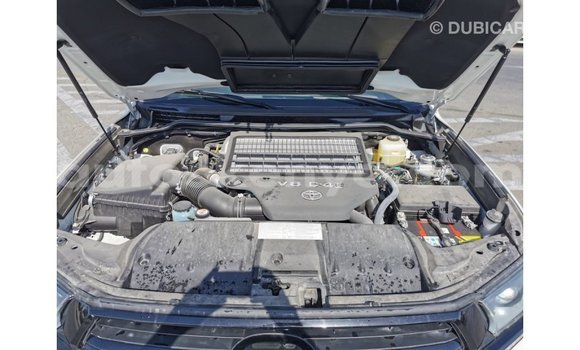Buy Import Toyota Land Cruiser White Car in Import - Dubai in Central Kenya Buy Import Toyota Land Cruiser White Car in Import - Dubai in Central Kenya