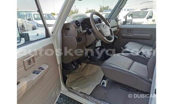 Buy Import Toyota Land Cruiser White Car in Import - Dubai in Central Kenya Buy Import Toyota Land Cruiser White Car in Import - Dubai in Central Kenya