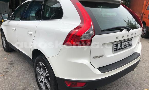 Oofamaa Volvo XC60 White Makiinaa iti Mombasa keessatti Coastal Kenya keessatti Oofamaa Volvo XC60 White Makiinaa iti Mombasa keessatti Coastal Kenya keessatti