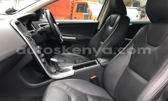 Oofamaa Volvo XC60 White Makiinaa iti Mombasa keessatti Coastal Kenya keessatti Oofamaa Volvo XC60 White Makiinaa iti Mombasa keessatti Coastal Kenya keessatti