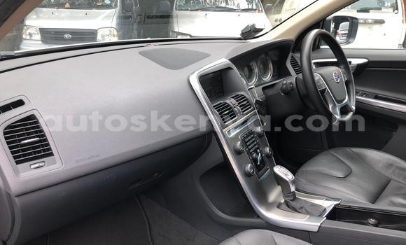 Oofamaa Volvo XC60 White Makiinaa iti Mombasa keessatti Coastal Kenya keessatti Oofamaa Volvo XC60 White Makiinaa iti Mombasa keessatti Coastal Kenya keessatti