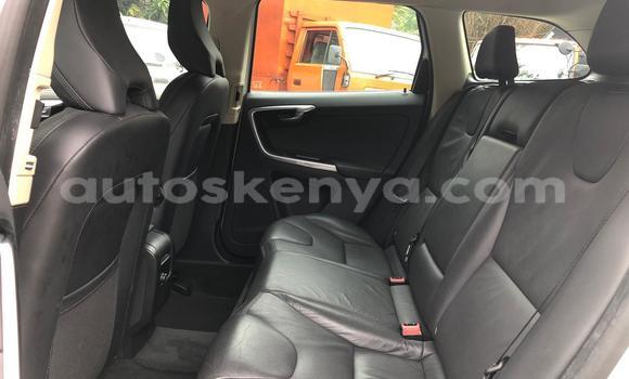 Oofamaa Volvo XC60 White Makiinaa iti Mombasa keessatti Coastal Kenya keessatti Oofamaa Volvo XC60 White Makiinaa iti Mombasa keessatti Coastal Kenya keessatti