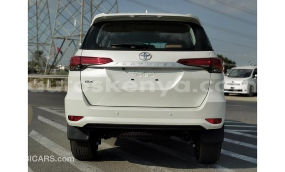 Imported Toyota Fortuner White Makiinaa iti Import - Dubai keessatti Central Kenya keessatti Imported Toyota Fortuner White Makiinaa iti Import - Dubai keessatti Central Kenya keessatti