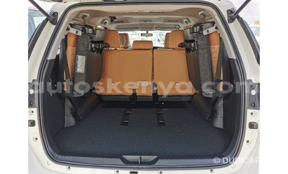 Imported Toyota Fortuner White Makiinaa iti Import - Dubai keessatti Central Kenya keessatti Imported Toyota Fortuner White Makiinaa iti Import - Dubai keessatti Central Kenya keessatti