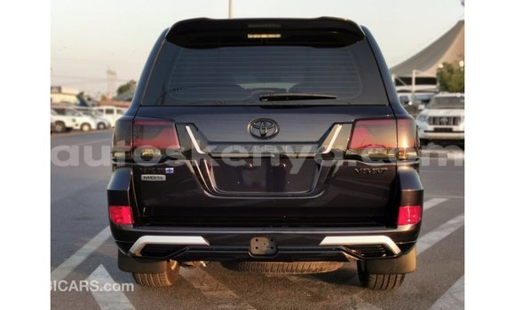 Nunua Imported Toyota Land Cruiser Nyeusi Gari ndani ya Import - Dubai nchini Kati Kenya Nunua Imported Toyota Land Cruiser Nyeusi Gari ndani ya Import - Dubai nchini Kati Kenya