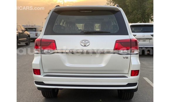 Buy Import Toyota Land Cruiser White Car in Import - Dubai in Central Kenya Buy Import Toyota Land Cruiser White Car in Import - Dubai in Central Kenya