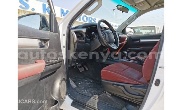 Nunua Imported Toyota Hilux Nyeupe Gari ndani ya Import - Dubai nchini Kati Kenya Nunua Imported Toyota Hilux Nyeupe Gari ndani ya Import - Dubai nchini Kati Kenya