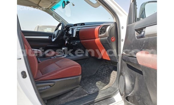 Nunua Imported Toyota Hilux Nyeupe Gari ndani ya Import - Dubai nchini Kati Kenya Nunua Imported Toyota Hilux Nyeupe Gari ndani ya Import - Dubai nchini Kati Kenya
