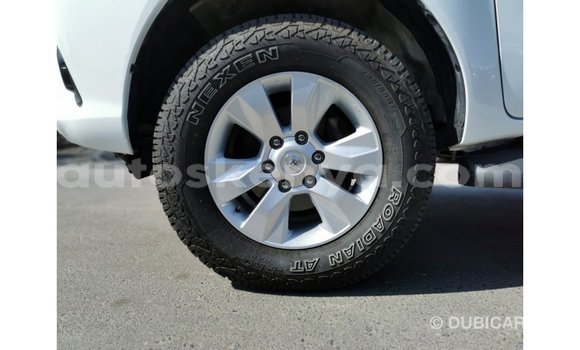 Nunua Imported Toyota Hilux Nyeupe Gari ndani ya Import - Dubai nchini Kati Kenya Nunua Imported Toyota Hilux Nyeupe Gari ndani ya Import - Dubai nchini Kati Kenya