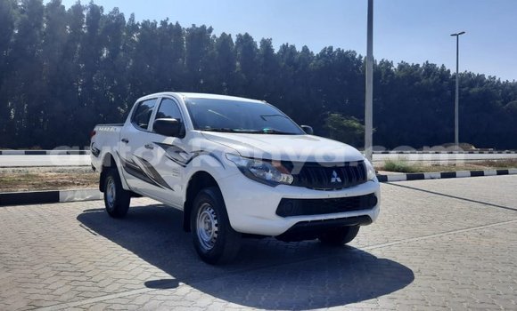 Nunua Imported Mitsubishi L200 Nyeupe Gari ndani ya Import - Dubai nchini Kati Kenya