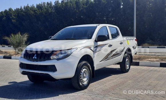 Nunua Imported Mitsubishi L200 Nyeupe Gari ndani ya Import - Dubai nchini Kati Kenya Nunua Imported Mitsubishi L200 Nyeupe Gari ndani ya Import - Dubai nchini Kati Kenya