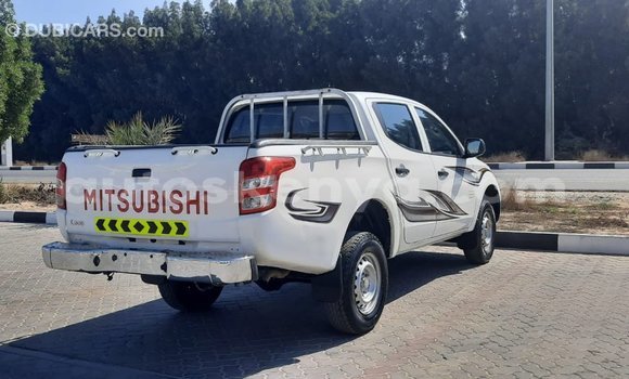 Nunua Imported Mitsubishi L200 Nyeupe Gari ndani ya Import - Dubai nchini Kati Kenya Nunua Imported Mitsubishi L200 Nyeupe Gari ndani ya Import - Dubai nchini Kati Kenya