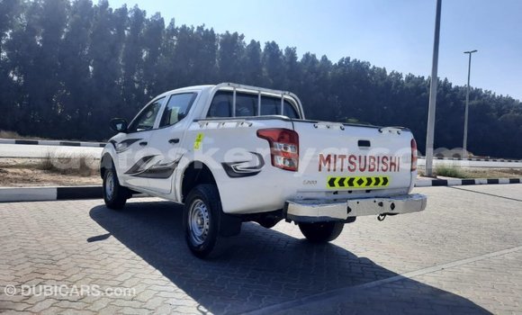 Nunua Imported Mitsubishi L200 Nyeupe Gari ndani ya Import - Dubai nchini Kati Kenya Nunua Imported Mitsubishi L200 Nyeupe Gari ndani ya Import - Dubai nchini Kati Kenya