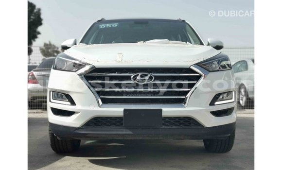 Nunua Imported Hyundai Tucson Nyeupe Gari ndani ya Import - Dubai nchini Kati Kenya Nunua Imported Hyundai Tucson Nyeupe Gari ndani ya Import - Dubai nchini Kati Kenya