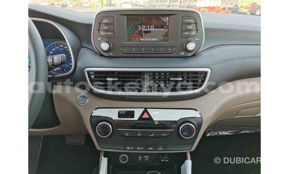 Nunua Imported Hyundai Tucson Nyeupe Gari ndani ya Import - Dubai nchini Kati Kenya Nunua Imported Hyundai Tucson Nyeupe Gari ndani ya Import - Dubai nchini Kati Kenya