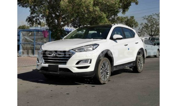 Imported Hyundai Tucson White Makiinaa iti Import - Dubai keessatti Central Kenya keessatti Imported Hyundai Tucson White Makiinaa iti Import - Dubai keessatti Central Kenya keessatti