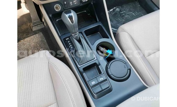 Imported Hyundai Tucson White Makiinaa iti Import - Dubai keessatti Central Kenya keessatti Imported Hyundai Tucson White Makiinaa iti Import - Dubai keessatti Central Kenya keessatti