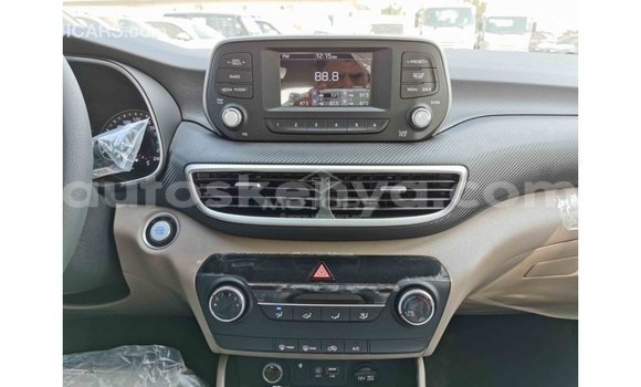 Nunua Imported Hyundai Tucson Nyeusi Gari ndani ya Import - Dubai nchini Kati Kenya Nunua Imported Hyundai Tucson Nyeusi Gari ndani ya Import - Dubai nchini Kati Kenya