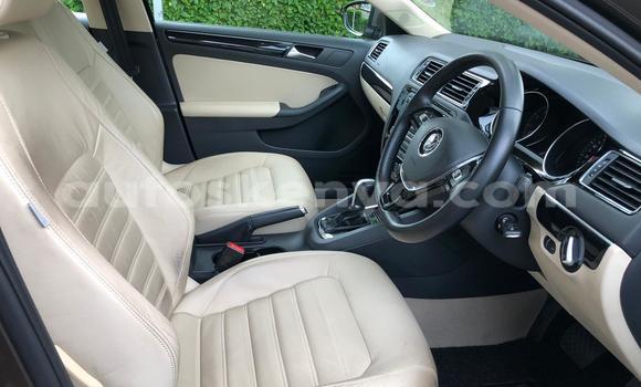 Oofamaa Volkswagen Jetta Brown Makiinaa iti Mombasa keessatti Coastal Kenya keessatti Oofamaa Volkswagen Jetta Brown Makiinaa iti Mombasa keessatti Coastal Kenya keessatti